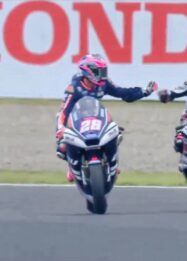 Drama Moto2 Jepang 2026: Izan Guevara Juara, Manuel Gonzalez Terpuruk di Sirkuit Motegi
