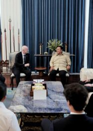 Presiden RI, Prabowo Subianto menerima Presiden FIFA Gianni Infantino di Istana Merdeka