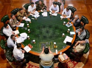 Presiden Prabowo Subianto saat menerima Menteri Kelautan dan Perikanan Sakti Wahyu Trenggono
