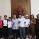 Gubernur Bali, I Wayan Koster menyerahkan bantuan sosial pendidikan