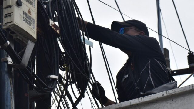 Pemkot Surabaya Tindak Tegas Provider Kabel Tanpa Izin, Targetkan Ducting Bawah Tanah Dimulai 2027