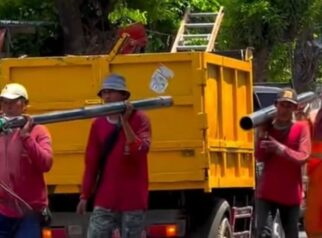 Pemkot Surabaya Perketat Penataan Ruang Publik, 116 Tiang Utilitas dan 91 Bentangan Kabel Tak Berizin Berhasil Ditertibkan.