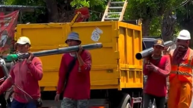 Pemkot Surabaya Perketat Penataan Ruang Publik, 116 Tiang Utilitas dan 91 Bentangan Kabel Tak Berizin Berhasil Ditertibkan.