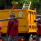 Pemkot Surabaya Perketat Penataan Ruang Publik, 116 Tiang Utilitas dan 91 Bentangan Kabel Tak Berizin Berhasil Ditertibkan.