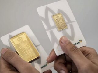 Harga Emas Antam Anjlok Rp20.000, Buyback Ikut Turun Rp65.000