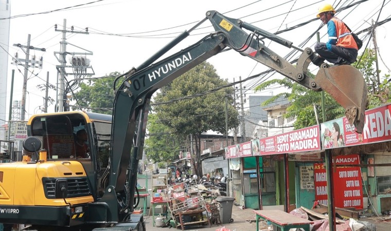 Dukung Normalisasi Saluran Air dan Pemasangan U-ditch, Pemkot Surabaya Tertibkan 35 Bangunan PKL