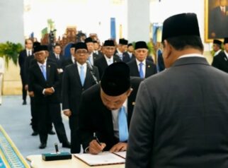 Presiden Prabowo Subianto melantik Kaban dan Wakaban Komunikasi Pemerintah