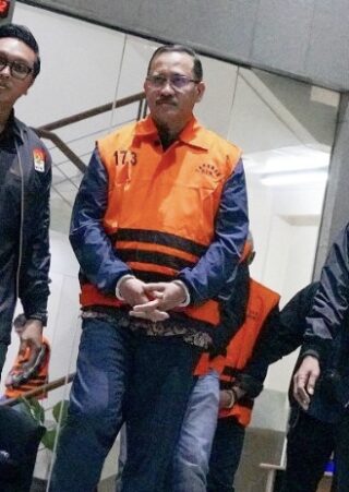 KPK Tahan Tujuh Tersangka Kasus Dugaan Korupsi Proyek