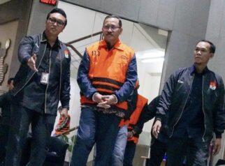 KPK Tahan Tujuh Tersangka Kasus Dugaan Korupsi Proyek
