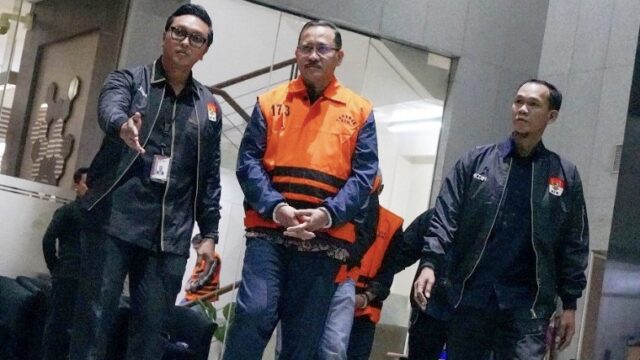 KPK Tahan Tujuh Tersangka Kasus Dugaan Korupsi Proyek