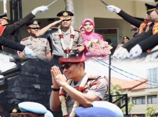 Pelepasan Rofiq Ripto Himawan dan Penyambutan Kapolresta Banyuwangi Muharman Arta