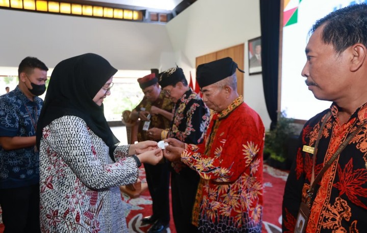 Pemkab Banyuwangi meluncurkan gerakan Teman Lansia