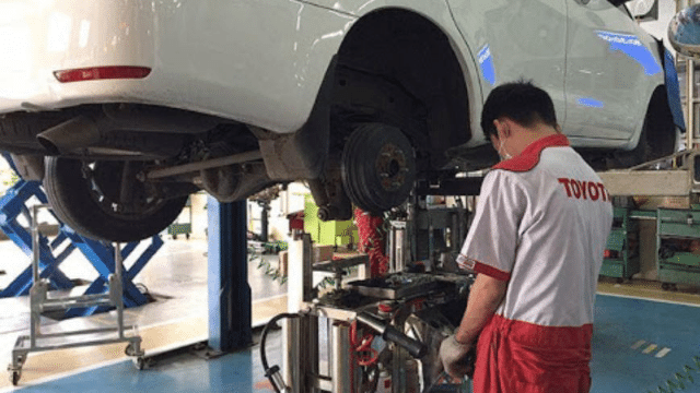 Pengecekan kaki-kaki mobil