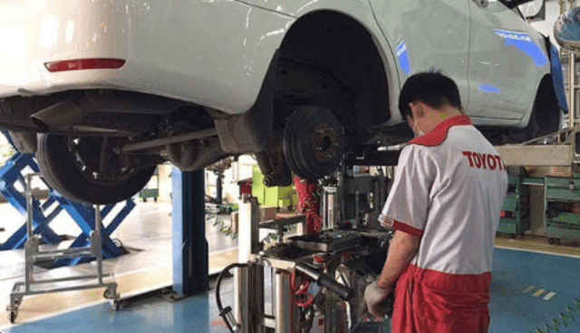 Pengecekan kaki-kaki mobil