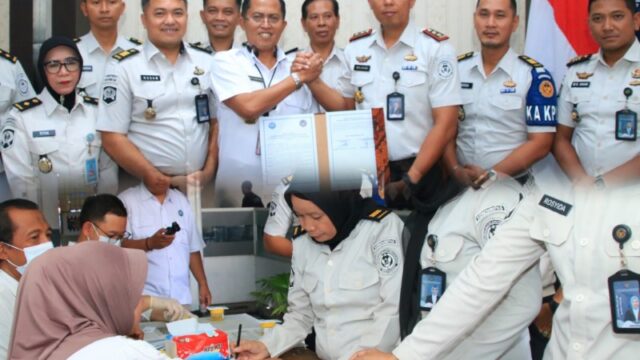 Perkuat Pemberantasan Narkoba, Lapas Banyuwangi dan BNNK Gelar Deklarasi P4GN serta Tes Urine