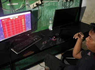 Polda Jateng Bongkar Dugaan Judi Online di Warnet Semarang