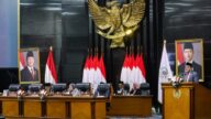 Wagub DKI Jakarta, Rano Karno saat membacakan pidato Gubernur DKI Jakarta, Pramono Anung, dalam Rapat Paripurna DPRD DKI Jakarta