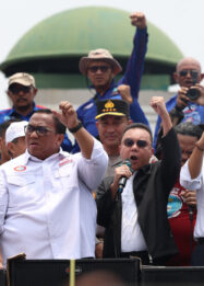 Wakil Ketua DPR RI Sufmi Dasco Ahmad di dampingi Wakil Ketua DPR RI Saan Mustopa dan Cucun Ahmad Syamsurijal