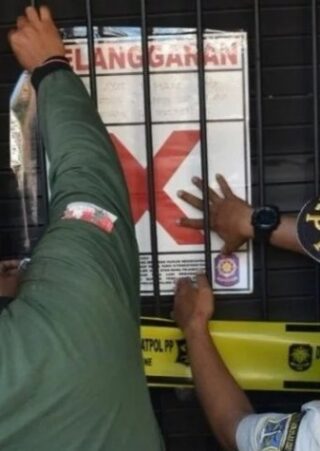 Satuan Polisi Pamong Praja (Satpol PP) Kota Surabaya, menindak 10 lokasi