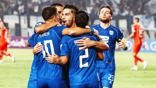Drama Dua Kartu Merah Warnai Kemenangan 1-0 Persib atas The Cong Viettel