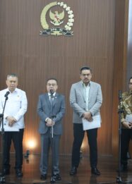 Pimpinan DPR RI bersama Menteri UMKM, Menhub, Wamenkomdigi dan Wamensesneg menggelar konferensi pers