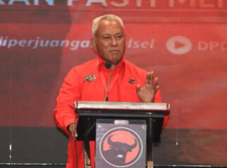 Ketua DPP PDIP Bidang Kehormatan, Komarudin Watubun