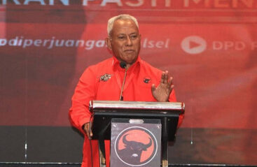 Ketua DPP PDIP Bidang Kehormatan, Komarudin Watubun