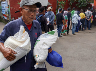 Pemerintah Bagikan 1 Juta Ton Beras Bansos untuk Desil 1-4, Keluarga Dapat 30 Kg