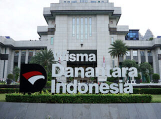 Danantara Alihkan Lebih dari 100 BUMN ke Swasta, IHSG Anjlok 1,88 Persen