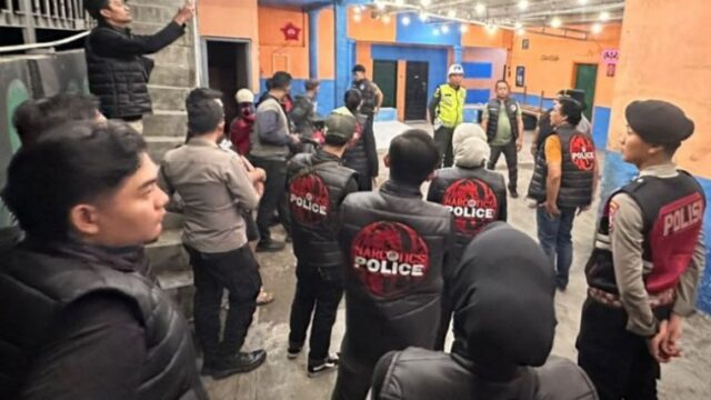 Polres Lumajang bersama tim gabungan menggelar razia di sejumlah tempat hiburan malam (THM)